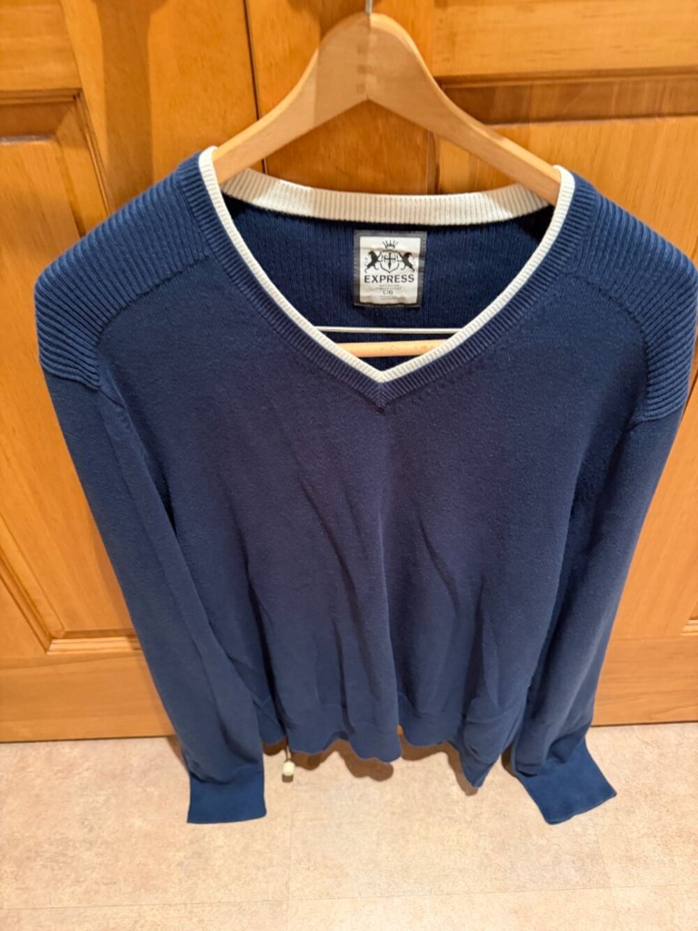 Express Men's Large Navy Blue V-Neck Sweater 100% Cotton Ribbed Shoulder/Elbow